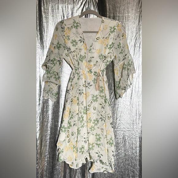 Women Floral Ruffle Sleeve Dress - Picture 3 of 11